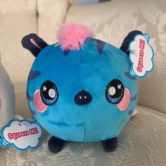 Brand New Set of 3 Squeezamals Series 3 Scented Squish Toys Slow Rise Pets - Picture 2 of 15